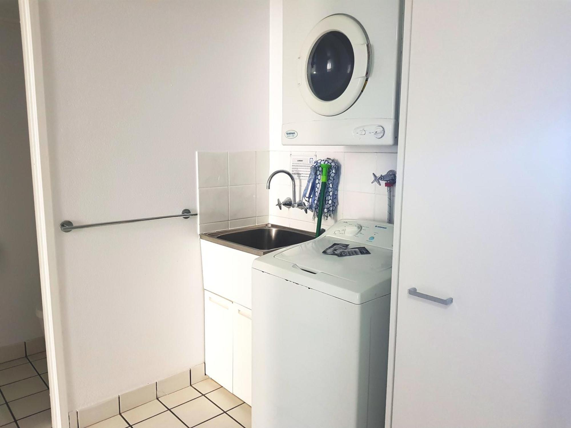 Casablanca Beachfront Apartments Калундра Екстериор снимка
